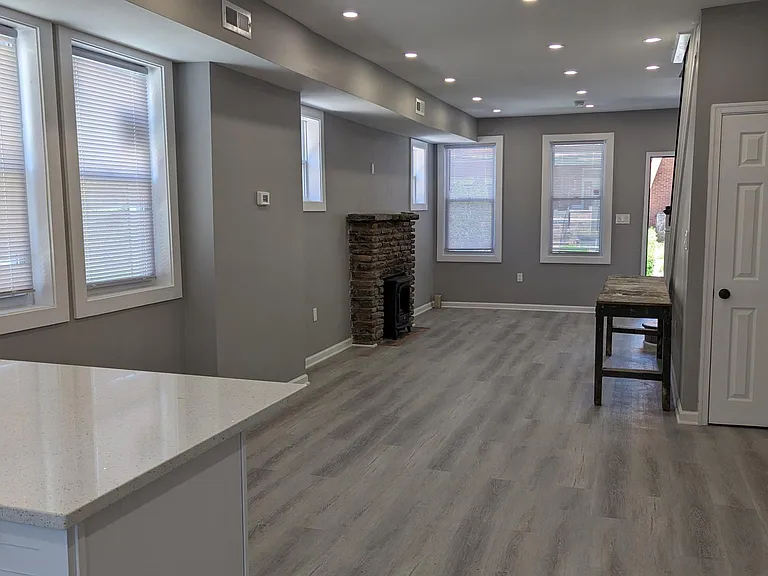 3327 Brighton St — Photo 2