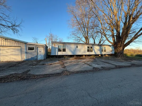 17 S Nixon Ave, Peebles, OH 45660