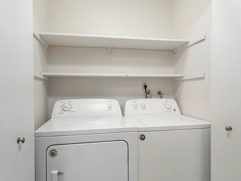 D Place Apartments — Photo 12