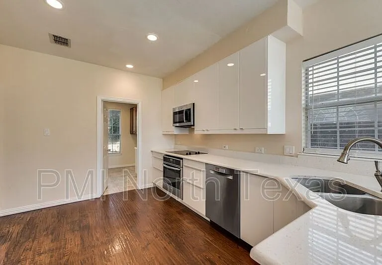 6000 Charleston Dr — Photo 8