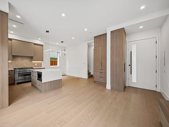 5th image of 2547 E 2nd Ave #2