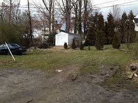 5th image of 805 Forest St