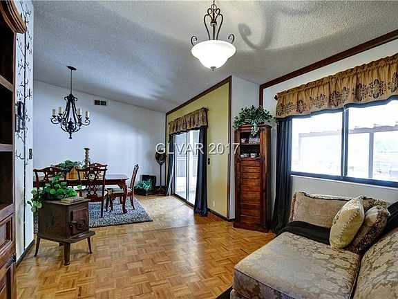 4th image of 121 E Delamar Dr