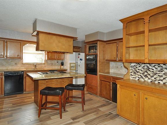 3rd image of 19827 Bent Pine Dr