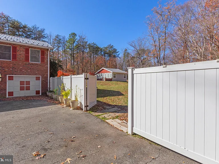 6245 Cracklingtown Rd — Photo 10