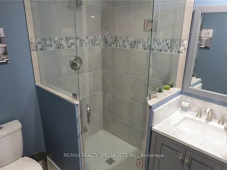 101 Roselawn Cres — Photo 21