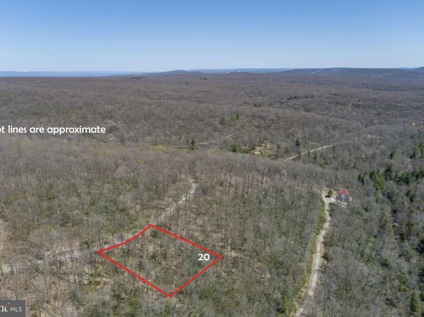 20 Bear Dr E, Oakland, MD 21550