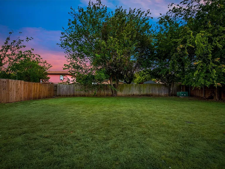 2436 Dancy Dr N — Photo 19