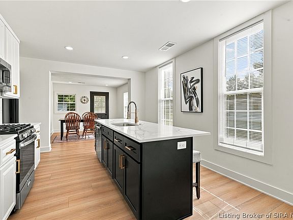 4th image of 2402 Shelby Street