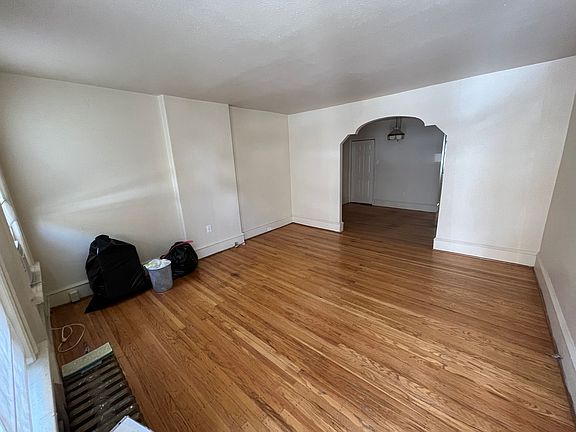2nd image of 722 S Hutchinson St