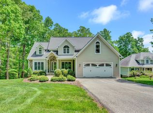 235 Waverly Ln, Moneta, VA 24121