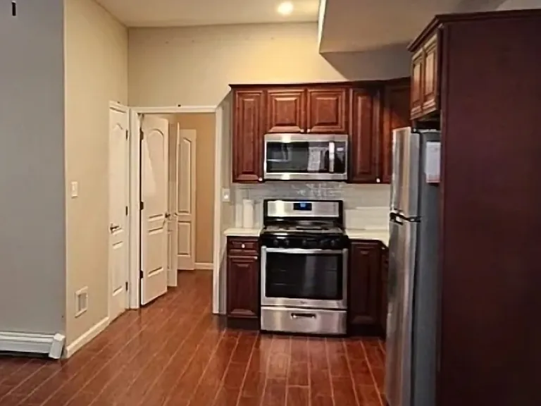 1053 Rensselaer Ave #B — Photo 1