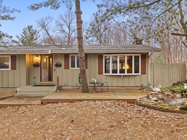 W9477 Parkway Dr, Poynette, WI 53955