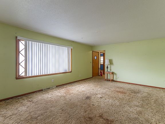 4th image of 703 E Broadway St