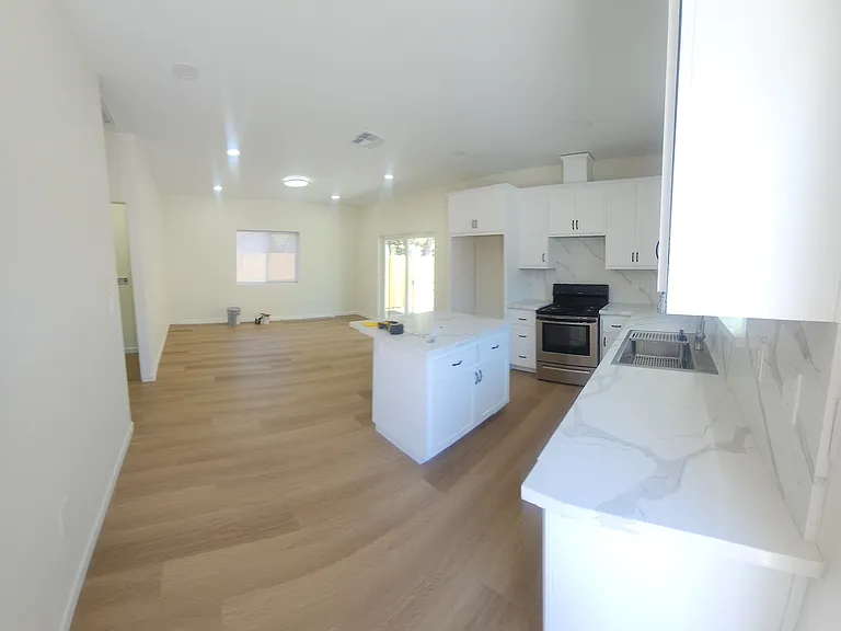 556 W Foothill Blvd — Photo 38