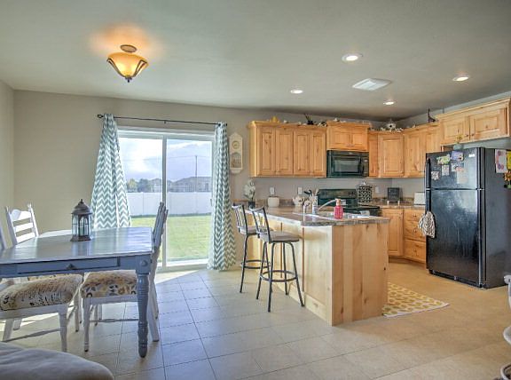 4th image of 2975 Janessa Ln