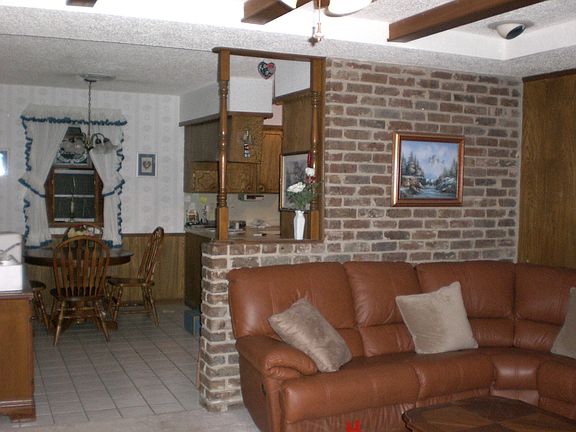 Family room to kitchen