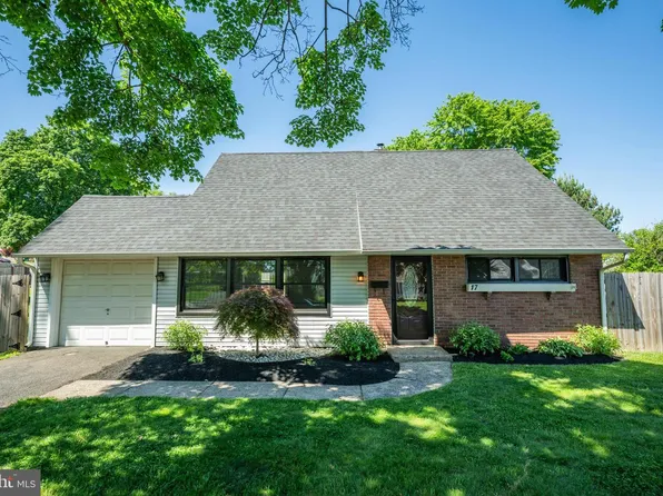 17 Cloister Rd, Levittown, PA 19057