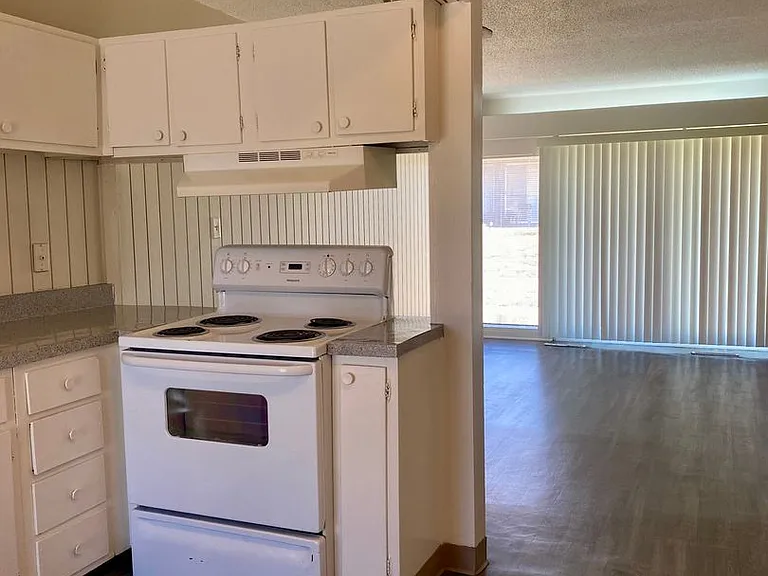 10561 Cypress Ave — Photo 17
