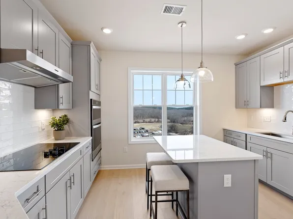 3 Peters Farm Way #406, Westborough, MA 01581