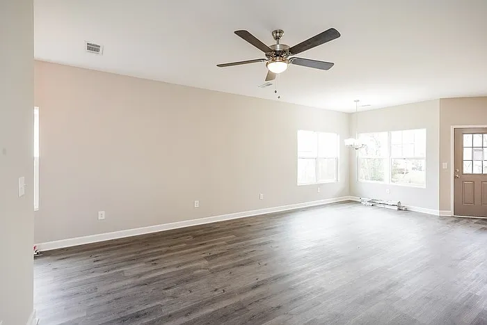 504 Highland Ct — Photo 4