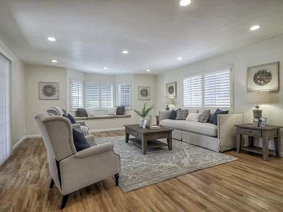 3rd image of 5885 Montevino Dr