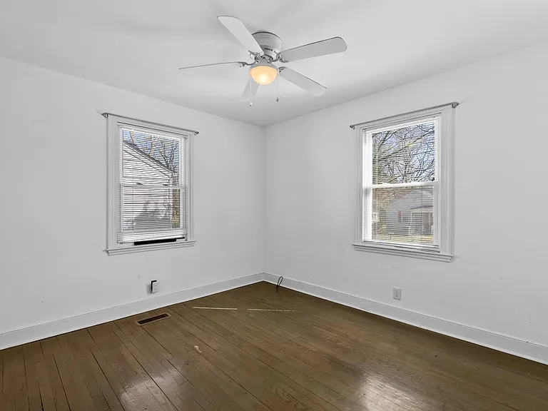 1906 Marion St — Photo 13