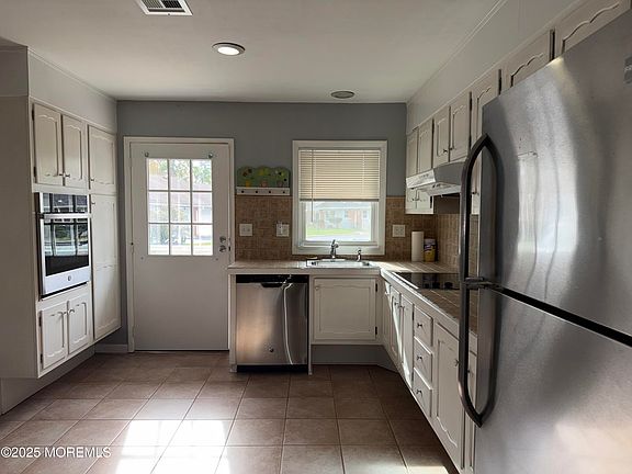 5th image of 664D Plymouth Dr