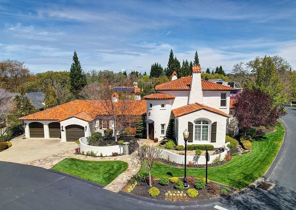 1st image of 9740 Golf Club Dr