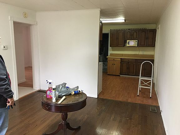 5th image of 109 Elm St