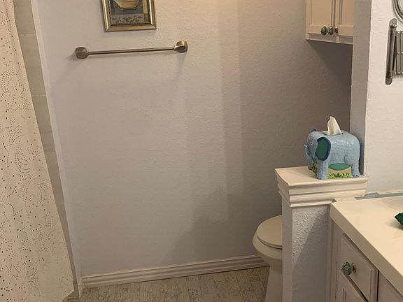 Master bedroom bathroom
