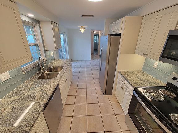 5th image of 501 Lake Palms Dr
