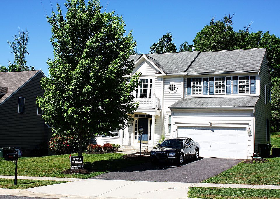 Spacious 4 bedroom Colonial 