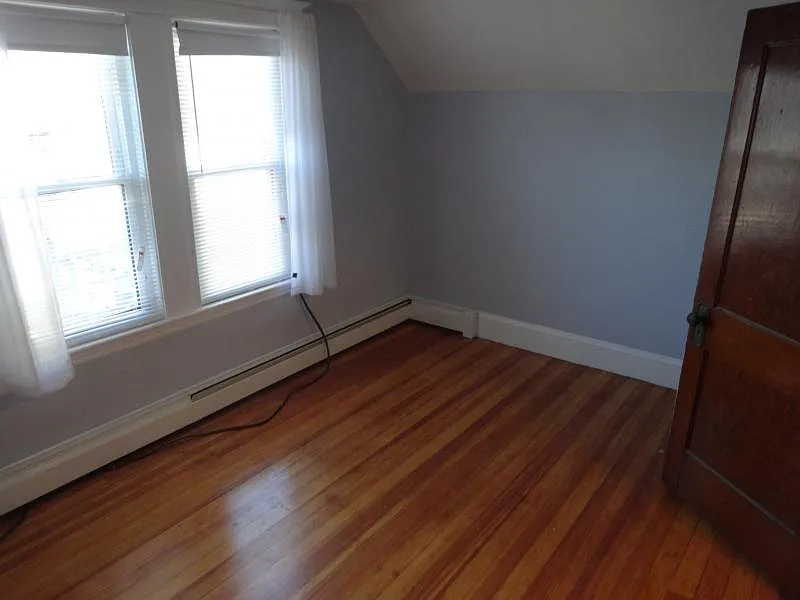 2 bed, 9999 sqft, $2,500 — Photo 2