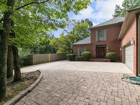 3rd image of 427 Delcris Dr