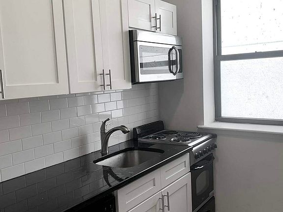 3rd image of 328 W 44th St #59