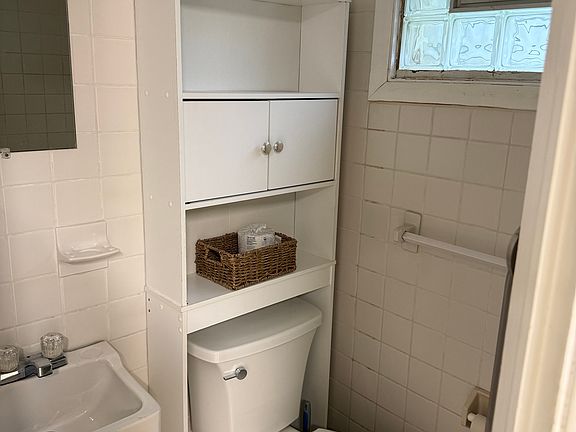 Single bath with standing shower