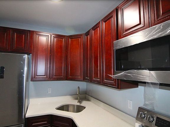 2nd image of 1421 Dekalb Ave #6