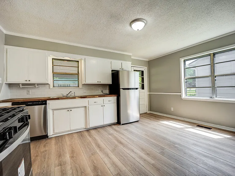 2816 Memphis St — Photo 3