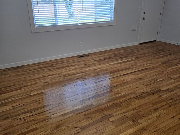 3rd image of 11050-11052 NE Glisan St #11054