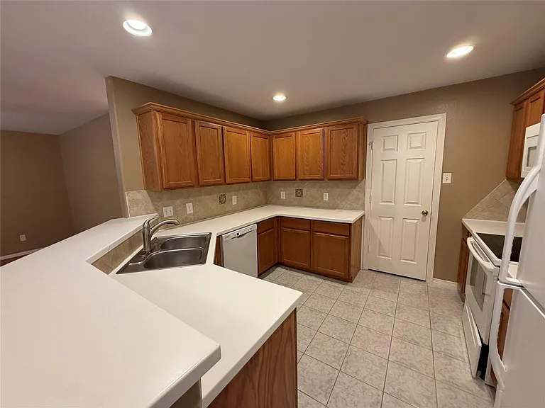 9110 Prairie Trails Dr — Photo 30