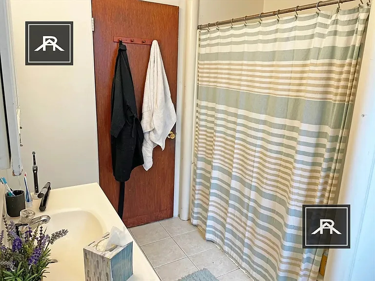 15 Ashford St #1 — Photo 10