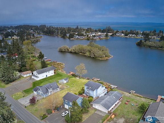 Lot is 50' X 207' X 50' X 207' with amazing views!>