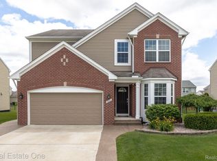 19240 Gearhart Dr, Macomb, MI 48042