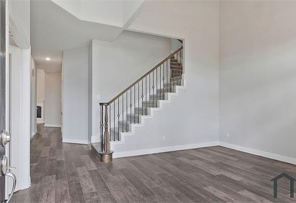 2nd image of 333 Delaford Dr