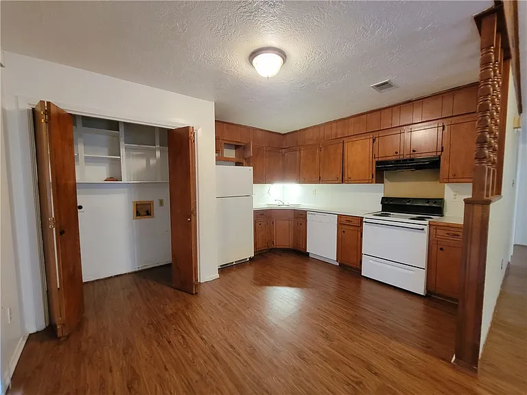 1316 Airline Dr — Photo 5