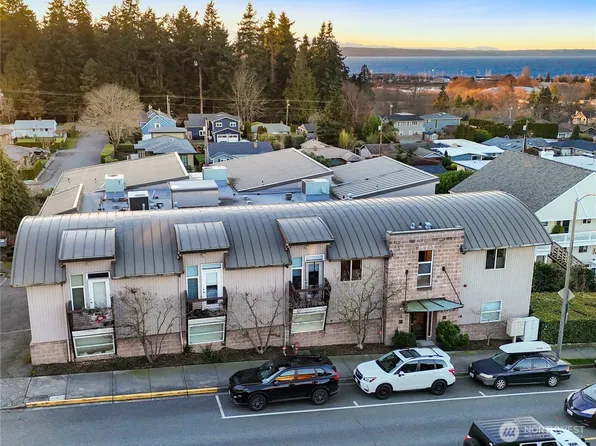654 5th Avenue S #404, Edmonds, WA 98020