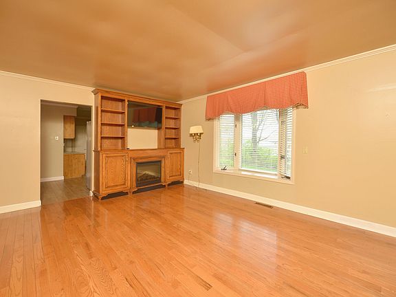 3rd image of 279 Leawood Dr