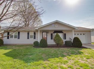 203 Avalon St, Brighton, IL 62012