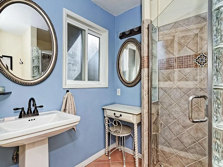 4635 Virginia Ave — Photo 9
